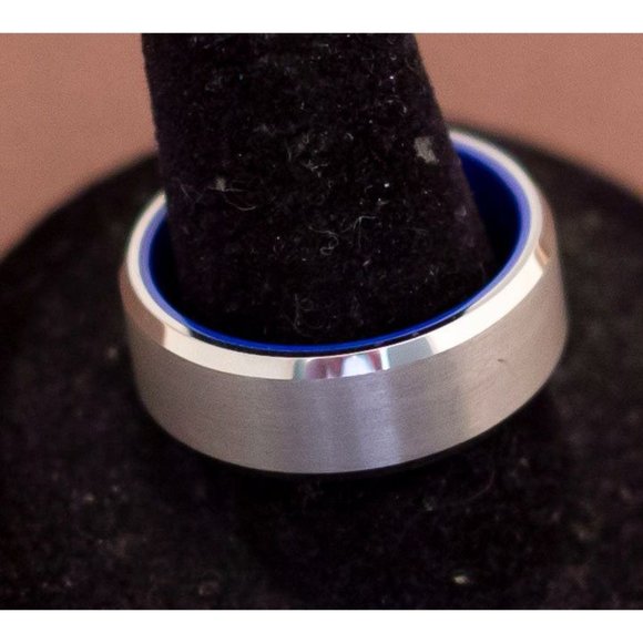 Vintage Tungsten Carbide Band Ring Size 8 - U22 - Picture 3 of 7